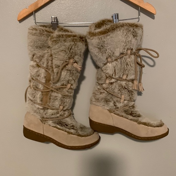 Sam Edelman Shoes - Sam Edelman suede fur boots in great condition size 8.5